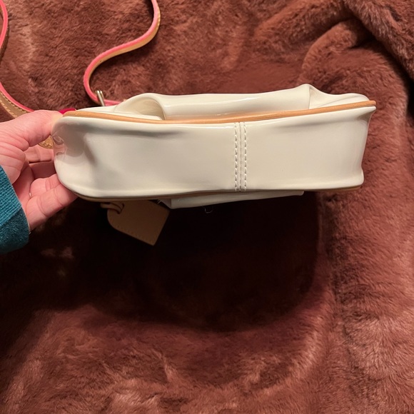 Dooney & Bourke cream patent leather purse with tan and red details. - Picture 6 of 7